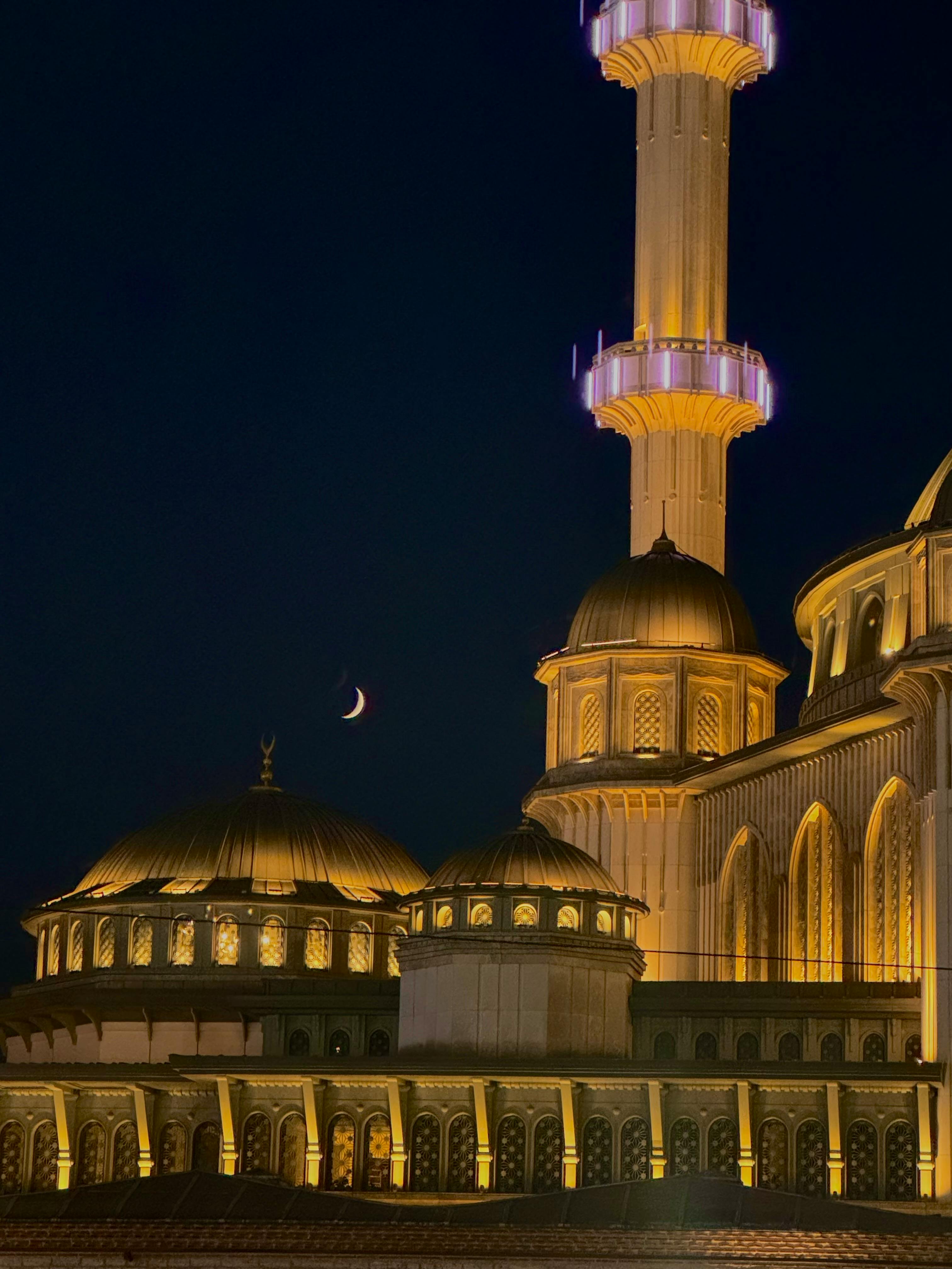 Suasana masjid saat Ramadan